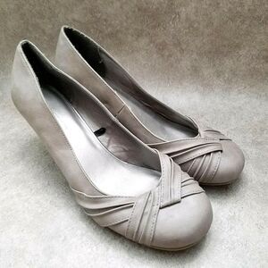 Massini Womens Shania  Sz 11 M Gray  Slip On 3" Heel Classic Pumps